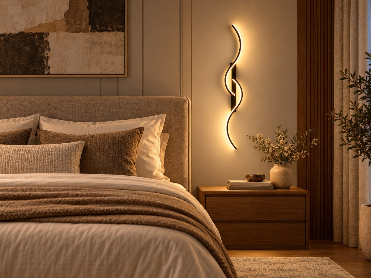 Applique murale LED ondulée dans une chambre
