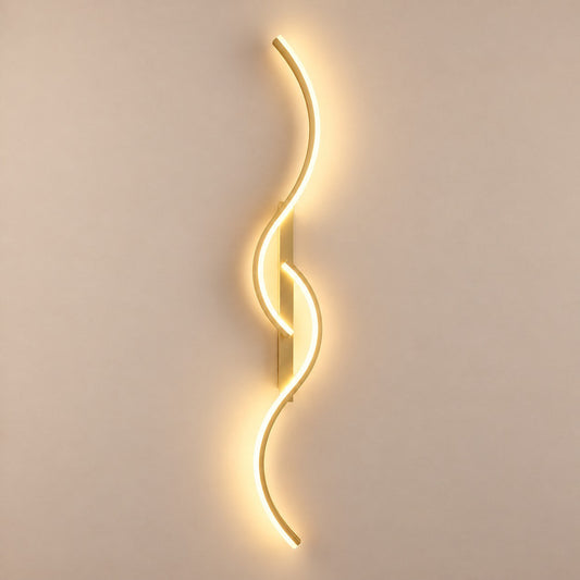 Applique murale LED ondulée dorée allumée